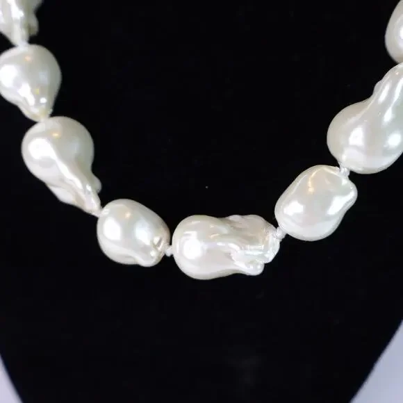 J. CREW Oversized Baroque Pearl Necklace Natural White - Picture 2 of 7